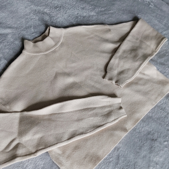 *DONATED* NWOT • Bershka • crop sweater - Picture 6 of 8